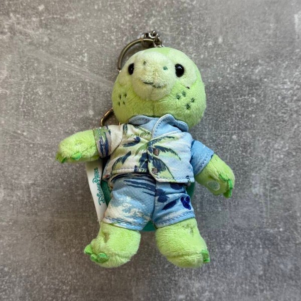 Tokyo DisneySea ’Olu Mel “Aloha” Summer Costume Plush Badge | 14 cm | Japan Import