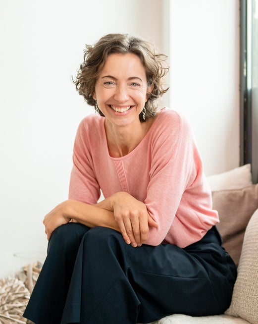 Barbara Matschulla zit in stoel en schatert het uit