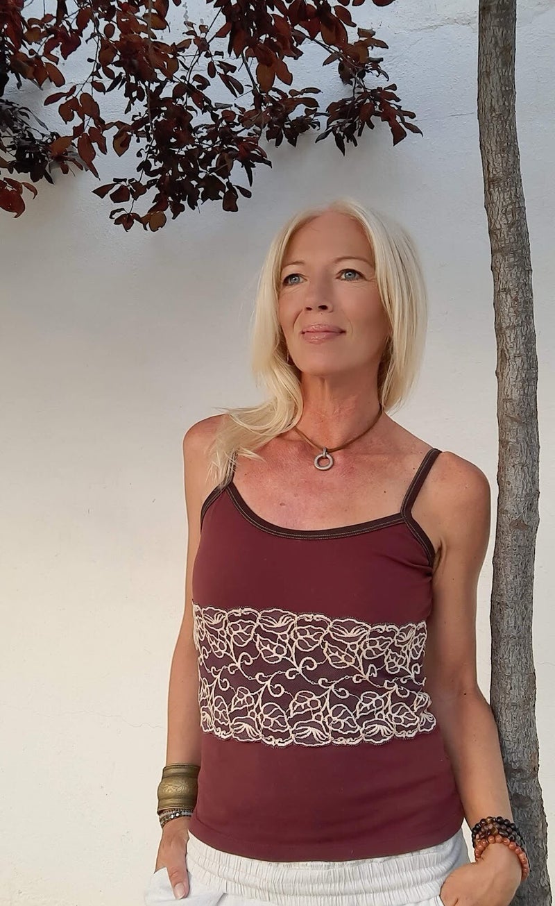 Van zelfverlies naar herstel – hoe lichaamsgericht werk, innerlijke herprogrammering en zenuwstelselregulatie helpen om destructieve codependentiepatronen te doorbreken en weer thuiskomen bij jezelf.