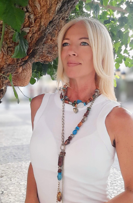 Nancy Zuijdendorp – therapeut gespecialiseerd in codependentie, trauma en emotioneel herstel – begeleidt cliënten met suïcidale gedachten en zelfdestructieve patronen naar innerlijke veiligheid en erkenning.