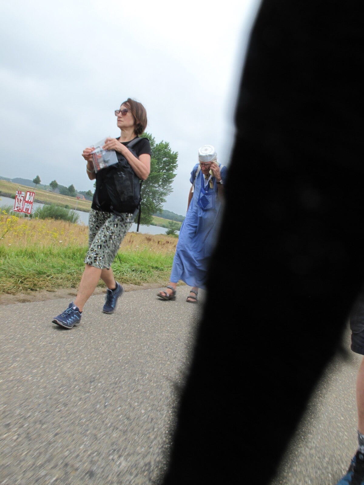 achterste persoon...