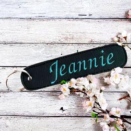 Bestickte Schlüsselanhänger aus Echtleder mit Namen