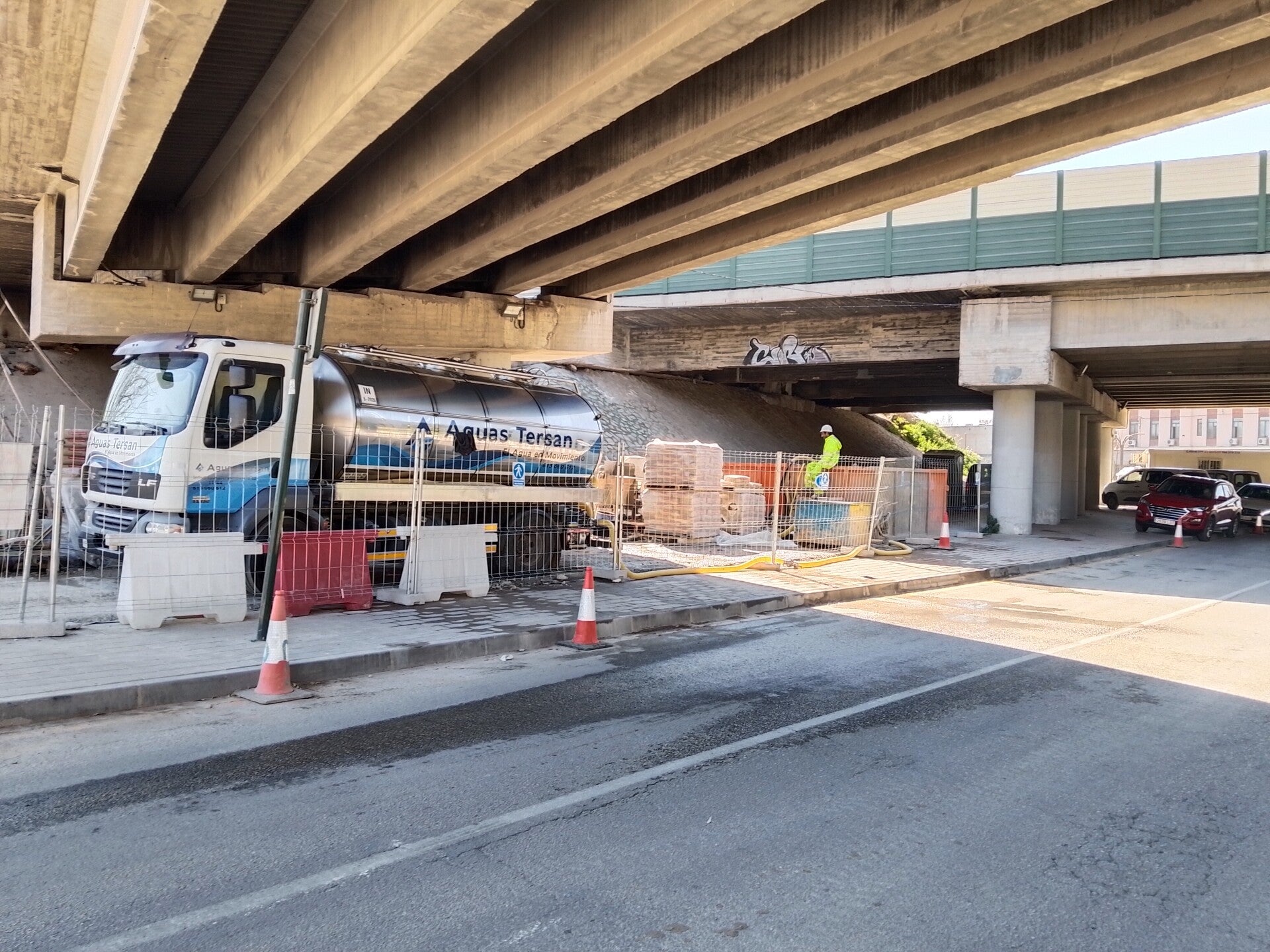 suministro de agua para obras y construcción mediante camión cisterna en Murcia