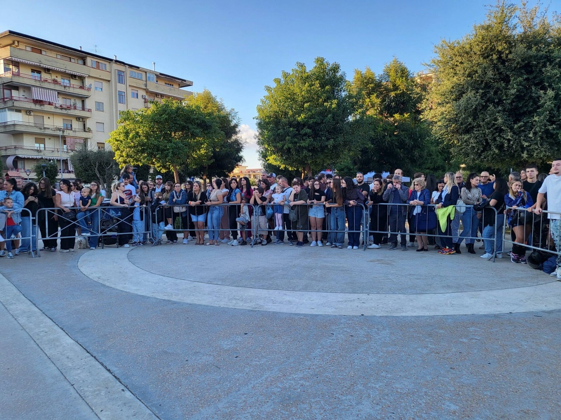 825279639_10239145193865811_914427702806535415_n-standard.jpg