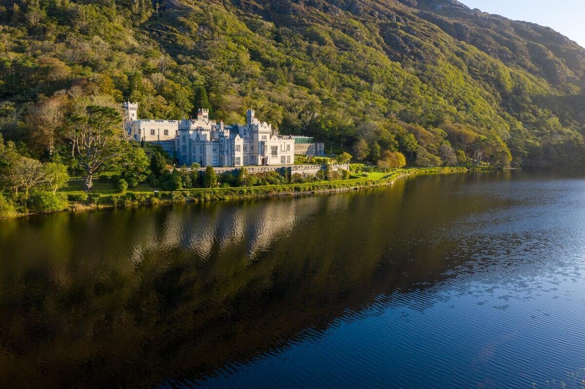 A photo of Kylemore Abbey beside the lake.
