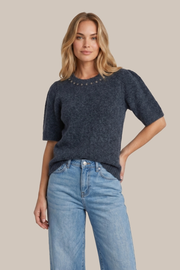 Eiléan knitting sweater