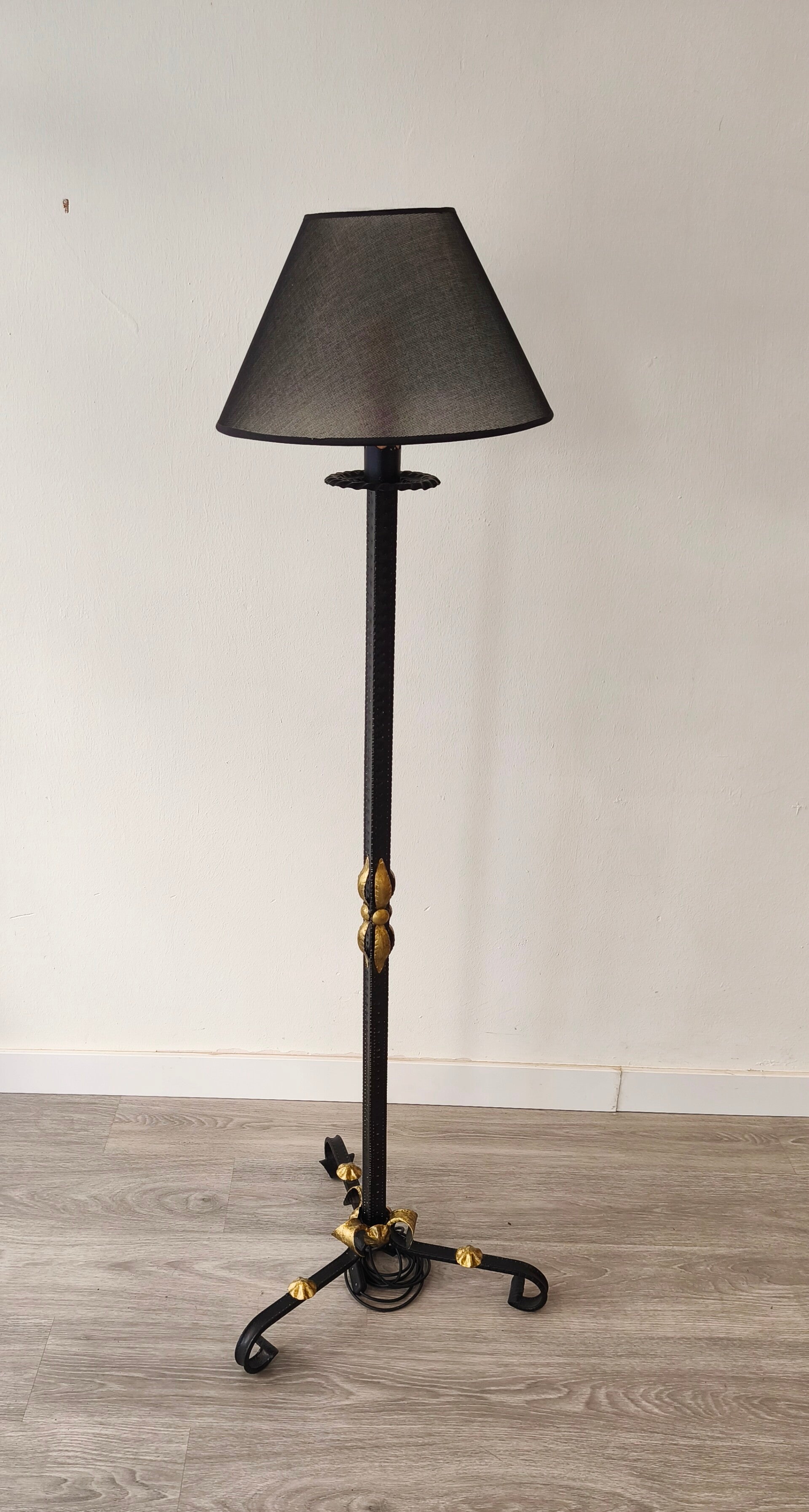 ELEONORA, LA SOMBRA ILUSTRE