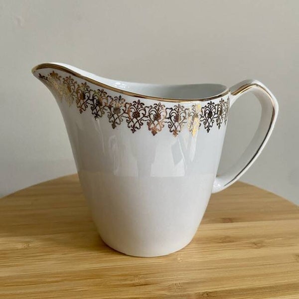 GLO-White Alfred Meakin England Gravy Jug