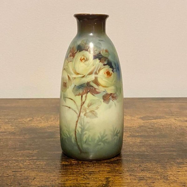 ** Green Bud Vase - 13cm