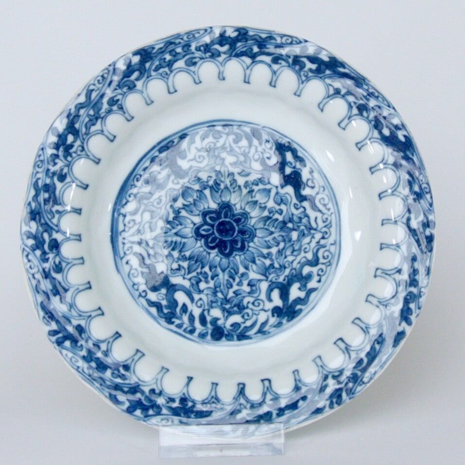 Fijn beschilderde Kangxi schotel, Lingzhi gemerkt | Finly painted Kangxi dish, Lingzhi marked