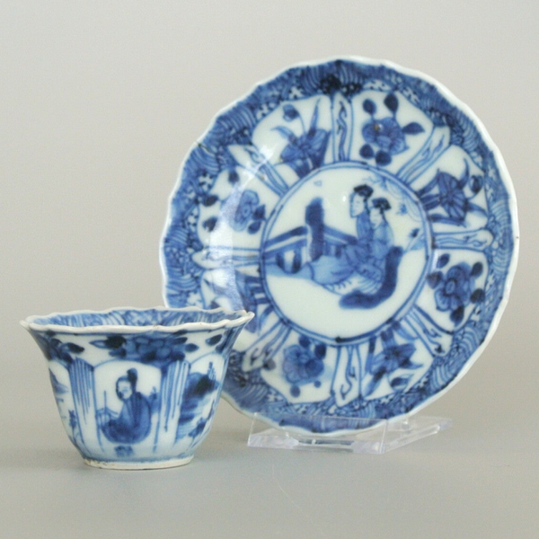 Kop en schotel, Kangxi-periode, blauwwit gedecoreerd | Cup and saucer, Kangxi-period, blue and white decor