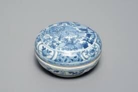 Boite ronde en porcelaine.