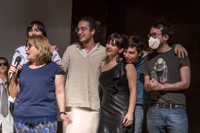 Premio a Complutum. Eva Escartín. Eva Carcavilla. Greta Cristóbal Carcavilla. Premio.