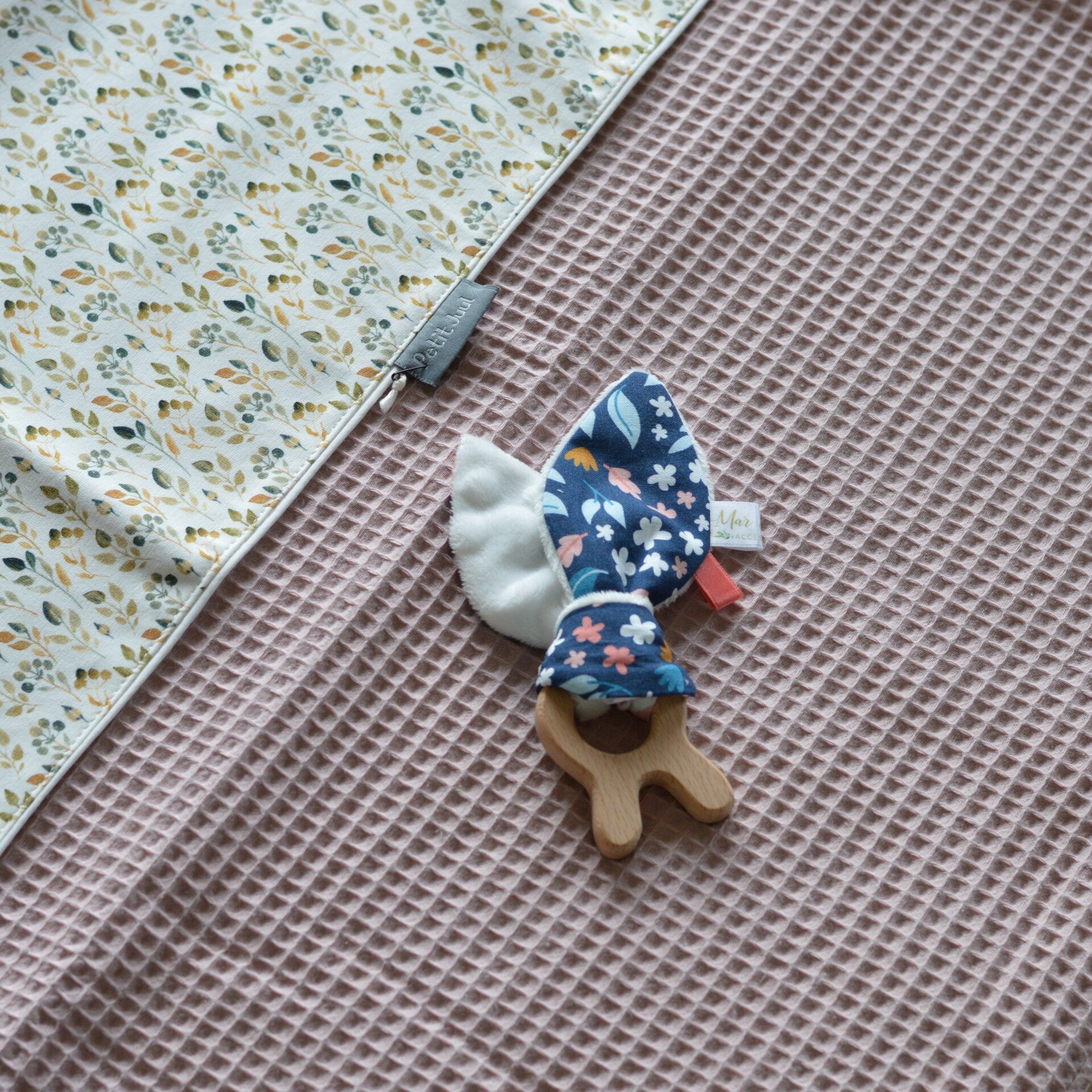 Kraamcadeau baby – set met lakentje en bijtring, ideaal als origineel geboortegeschenk.