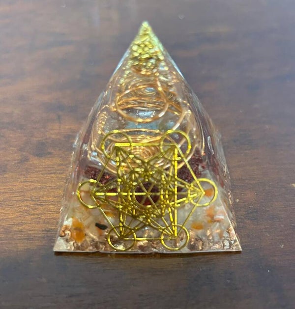 Orgonit Pyramide *goldener Stern