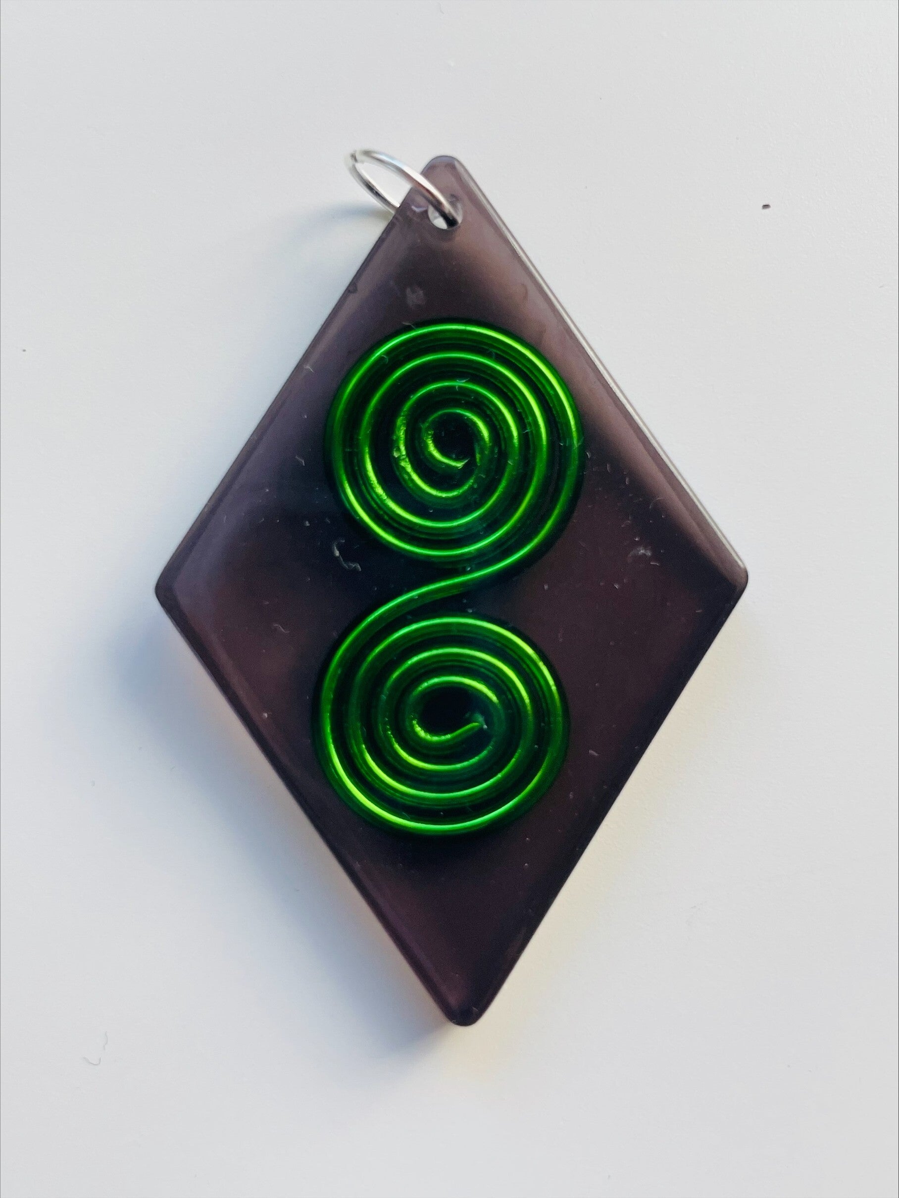 Orgonit Anhänger *Green 4-Eck - 3,5cm