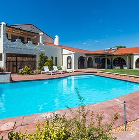 Spacious 8-person villa in Constantia with pool, large garden, and views over Groot Constantia wine estate