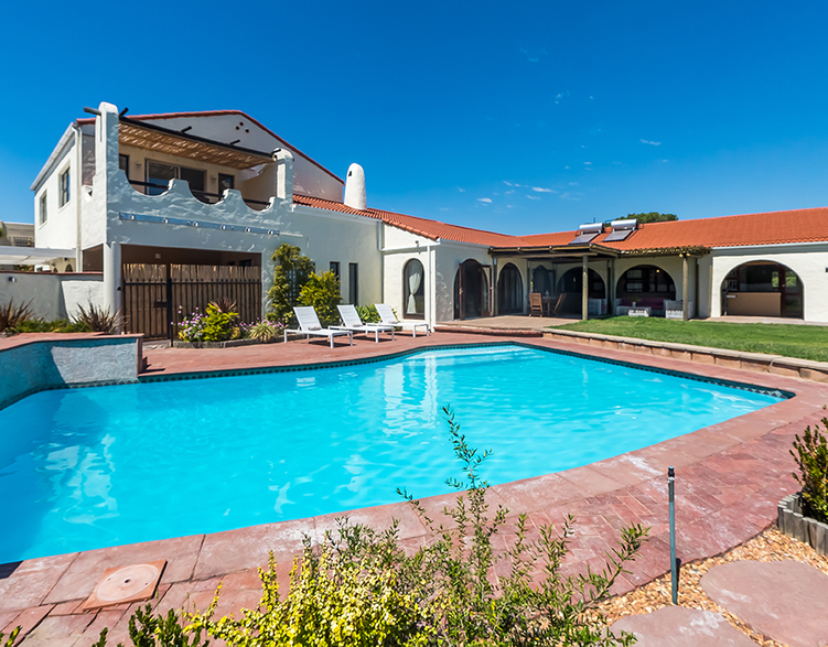 Spacious 8-person villa in Constantia with pool, large garden, and views over Groot Constantia wine estate