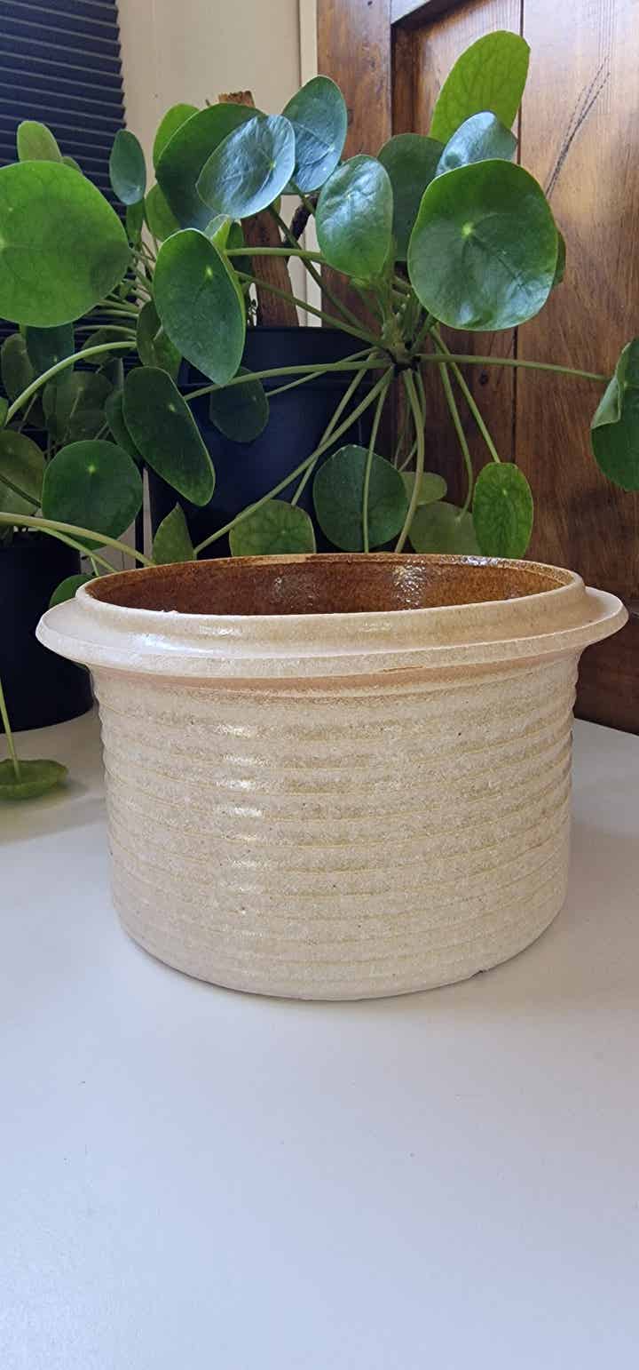 Vintage bloempot, ribbel