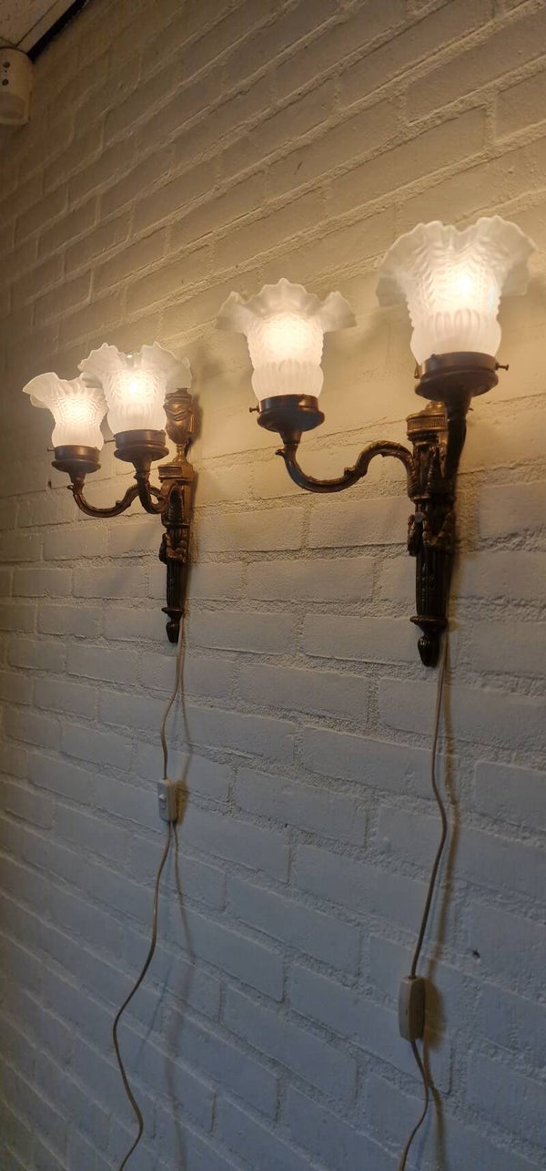 Set van 2 Franse messing wandlampen - tweearmig - glazen kapjes