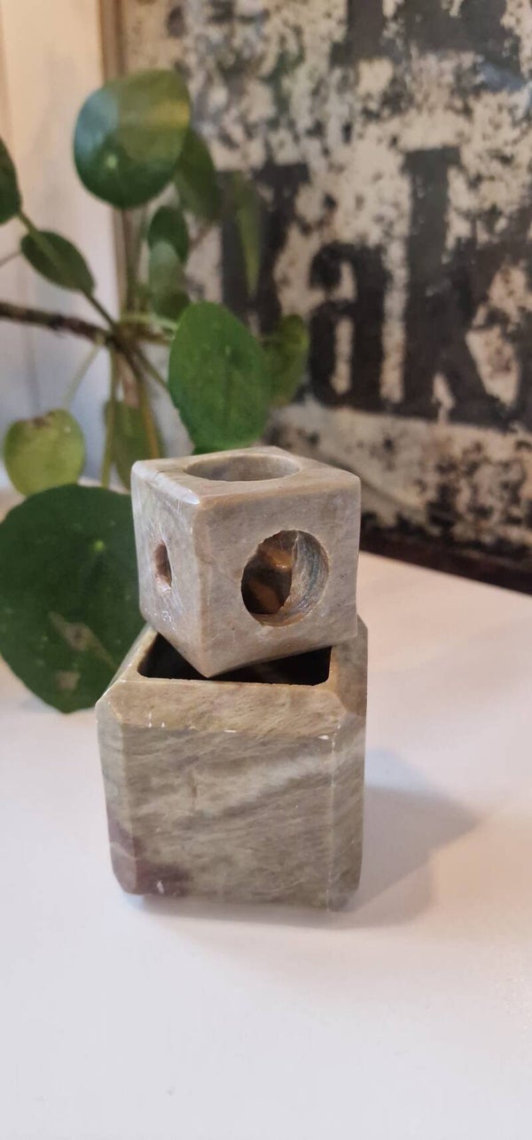 Vintage  kaarsenstandaard marmer/onyx, kubusvorm