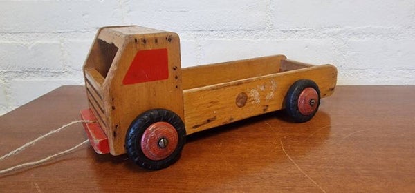 Vintage kinderspeelgoed, houten truck (Nooitgedagt)