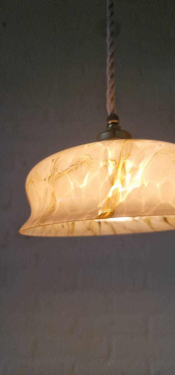 Vintage hanglamp met roze gemarmerde kap