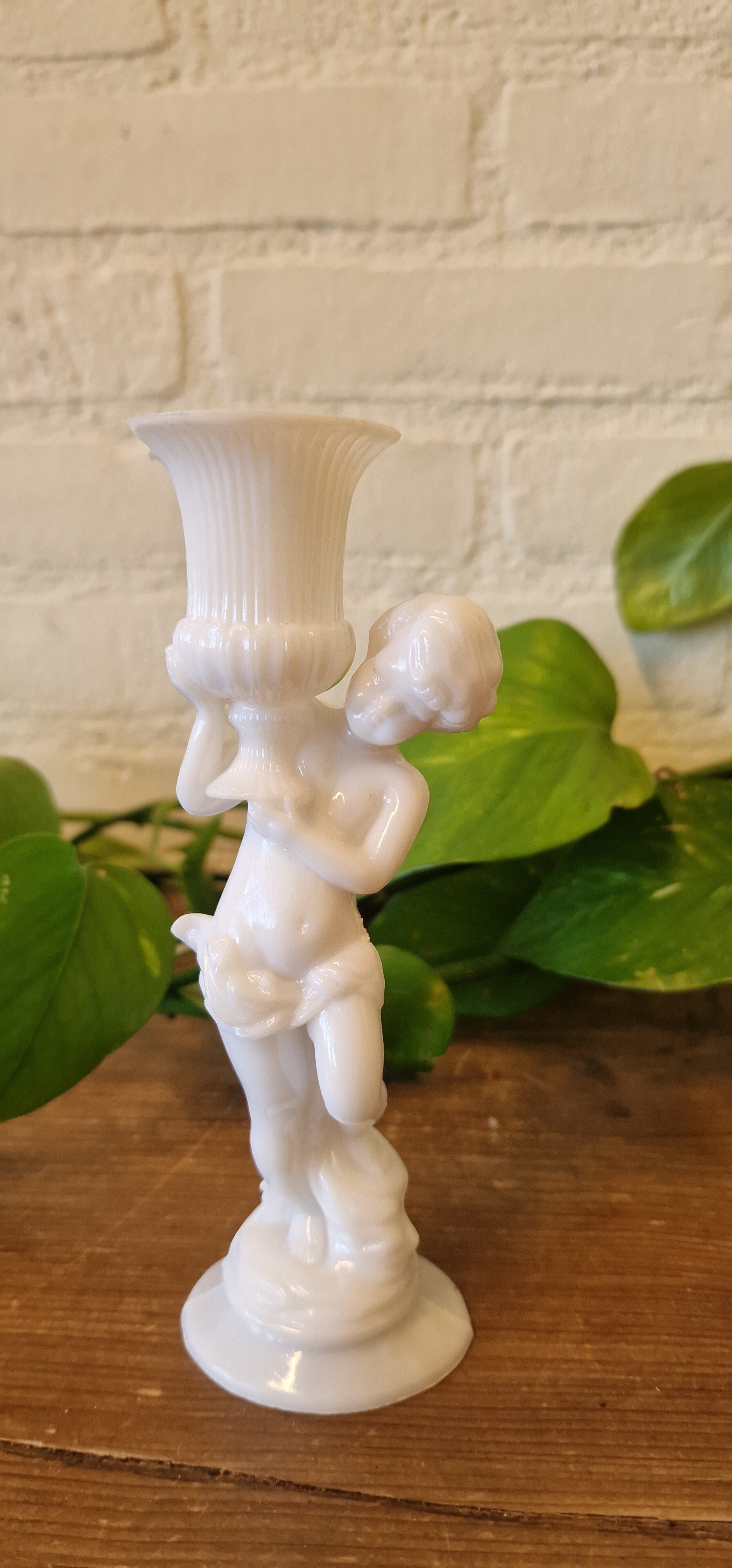 Klein plastic vaasje met leuk engeltje