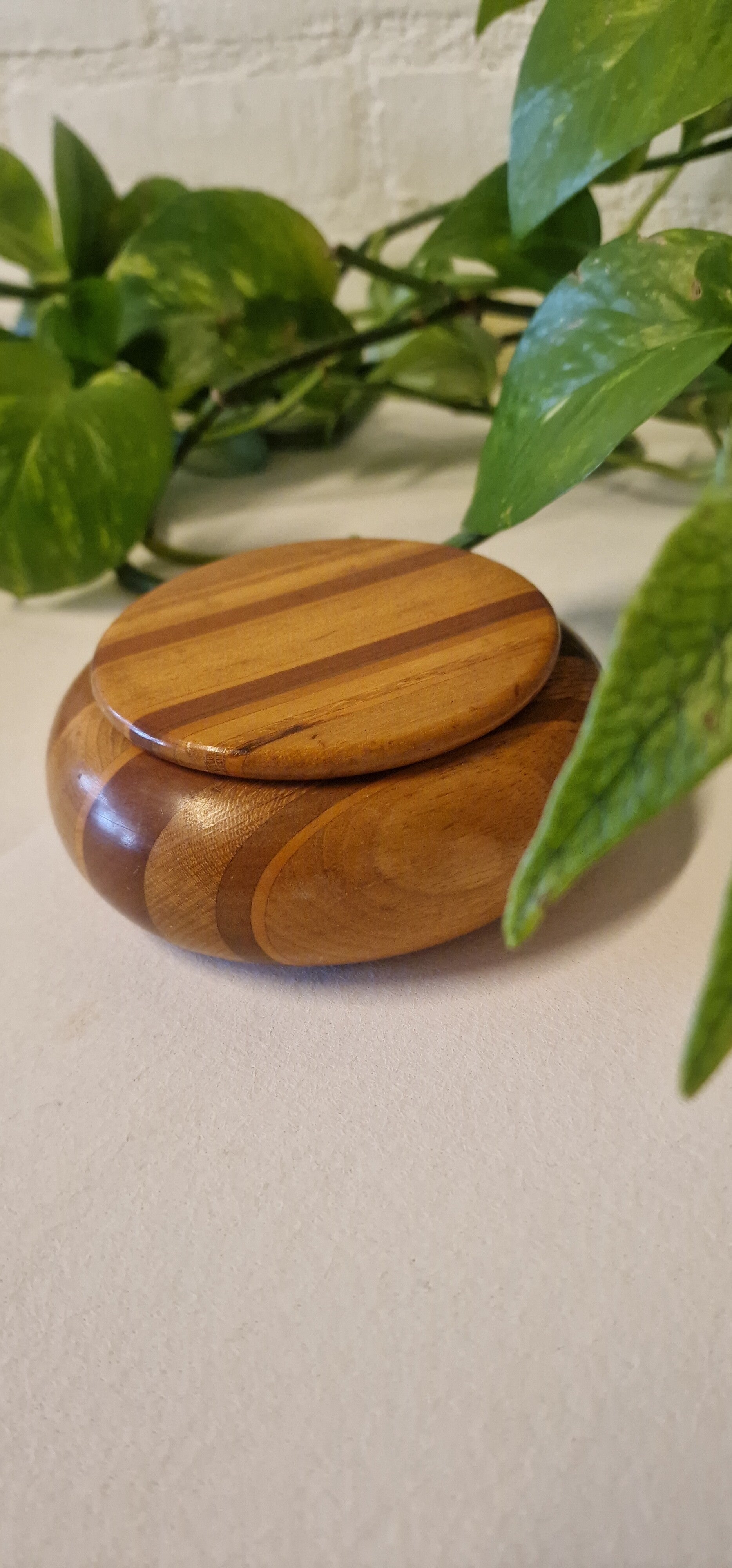 Rond houten opberg / sieraden bakje