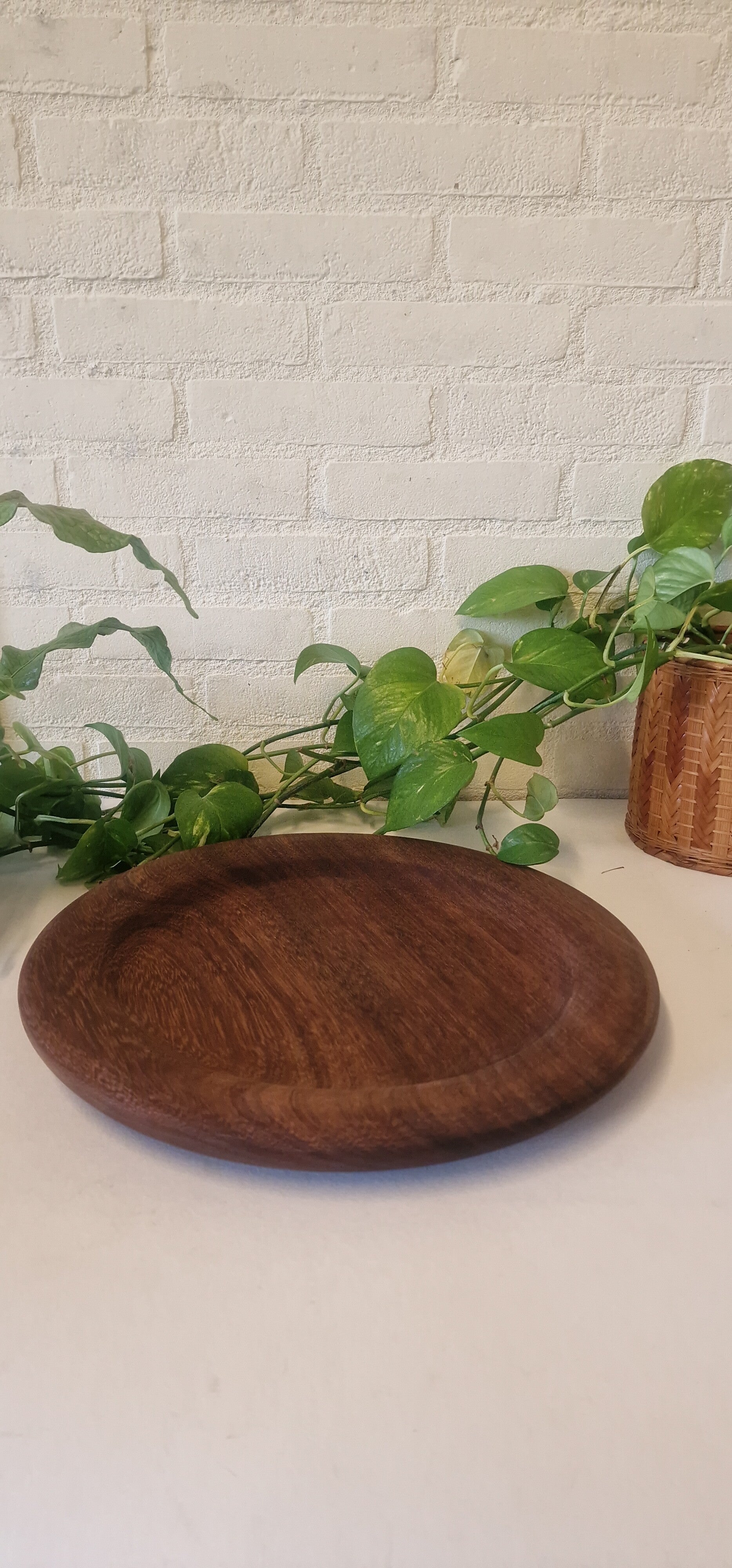 Groot rond houten serveerbord / onderschaal