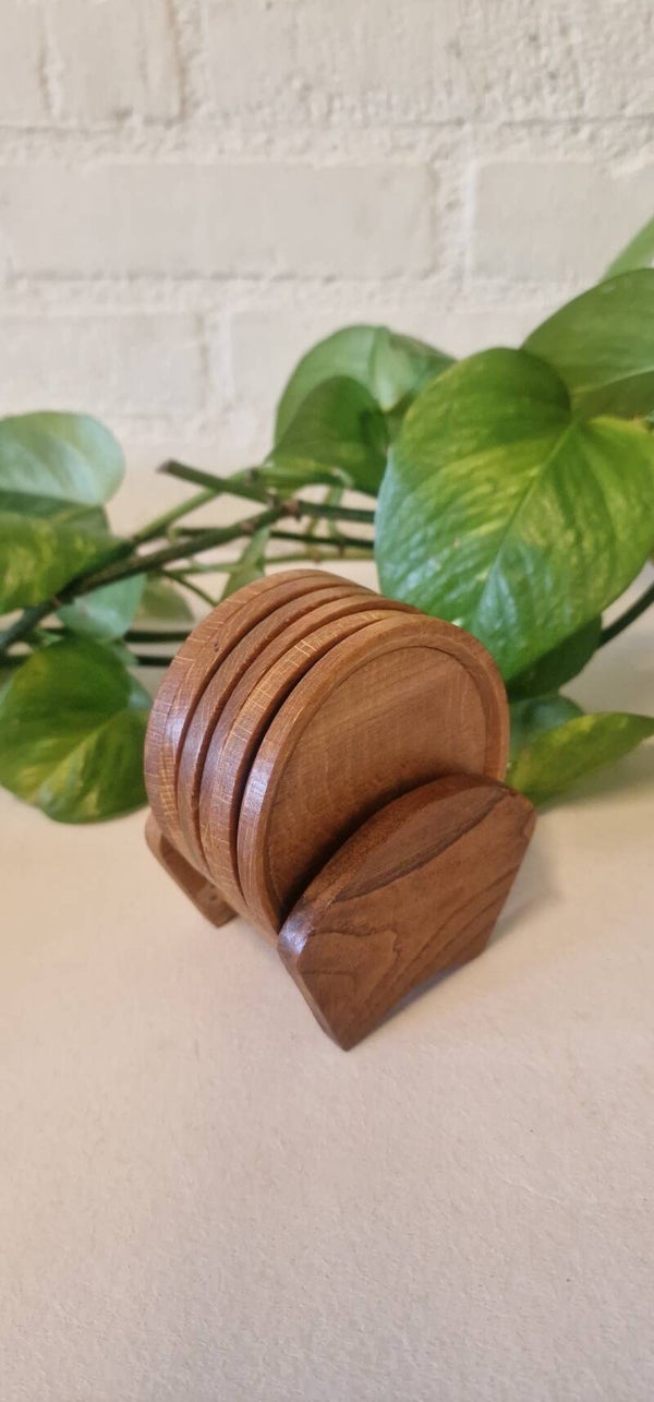 Vintage houten onderzetters in houder