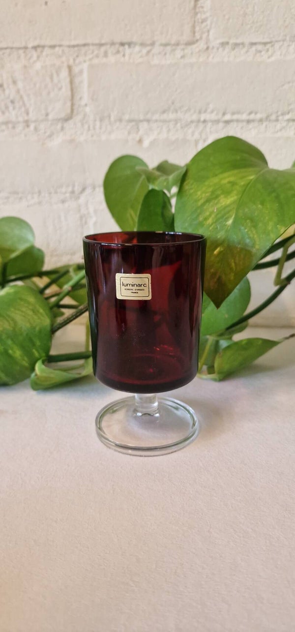 Vintage luminarc glas , rood op poot