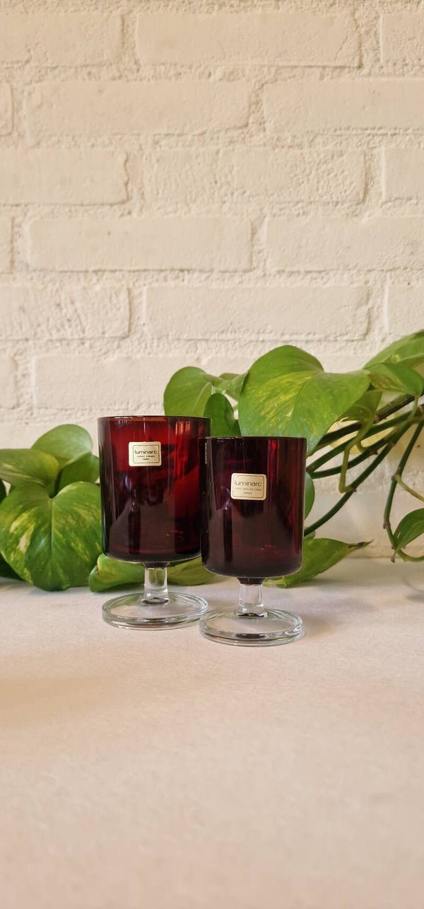 Vintage Luminarc glas, rood op poot
