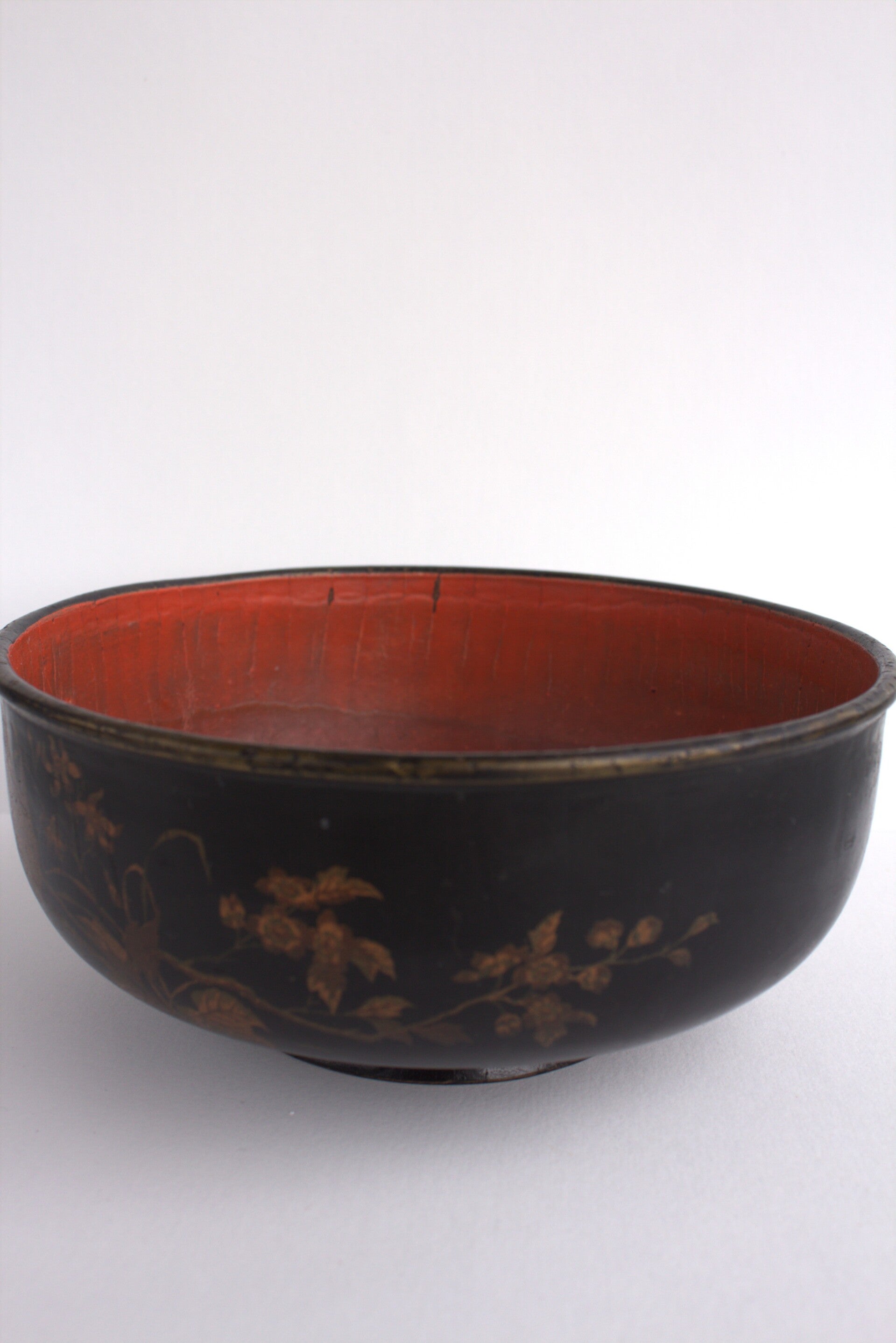 Antieke lak papier-mache schaal