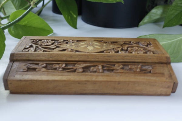 Handgesneden houten postzegelbakje /kistje