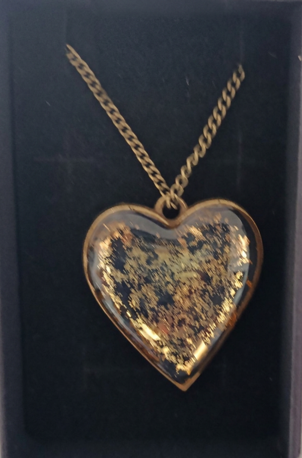 Resin pendant