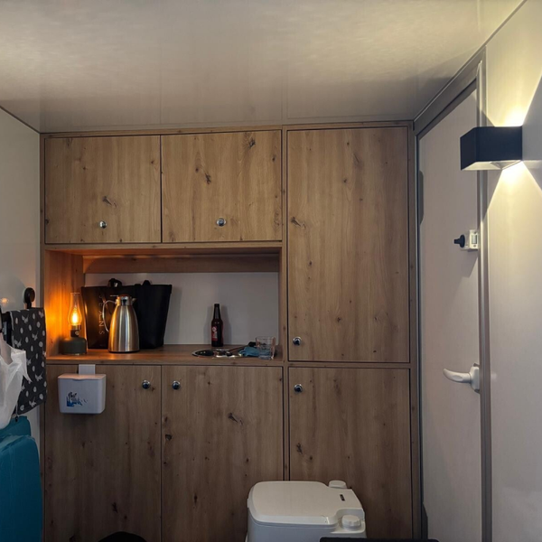 🏕️ Mini-Caravan Carpo I – Compact, Comfortabel en Winterproof! 🌲❄️