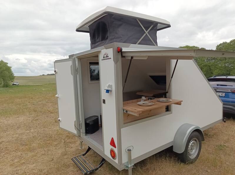 mini-caravan-boxio-met-uittrekbare-tafel-als-optie-is-binnen-en-buiten-te-gebruiken-standard-8j7cdz.jpg