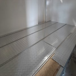 vloer-met-vliegtuigrails-standard-7d19rj.jpg