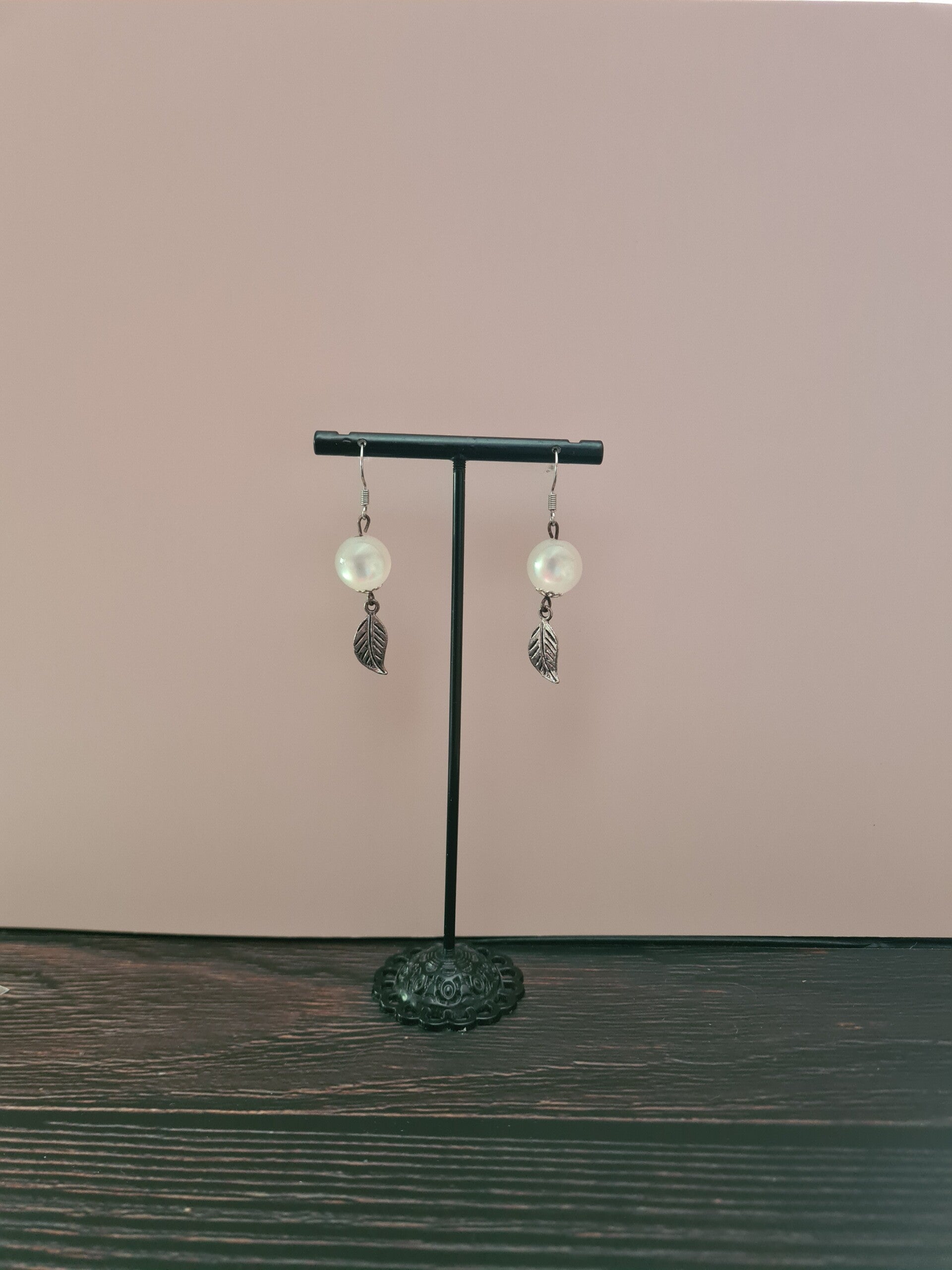 Pearl Leaf – Tijdloze Oorbellen met een Natuurlijke Touch