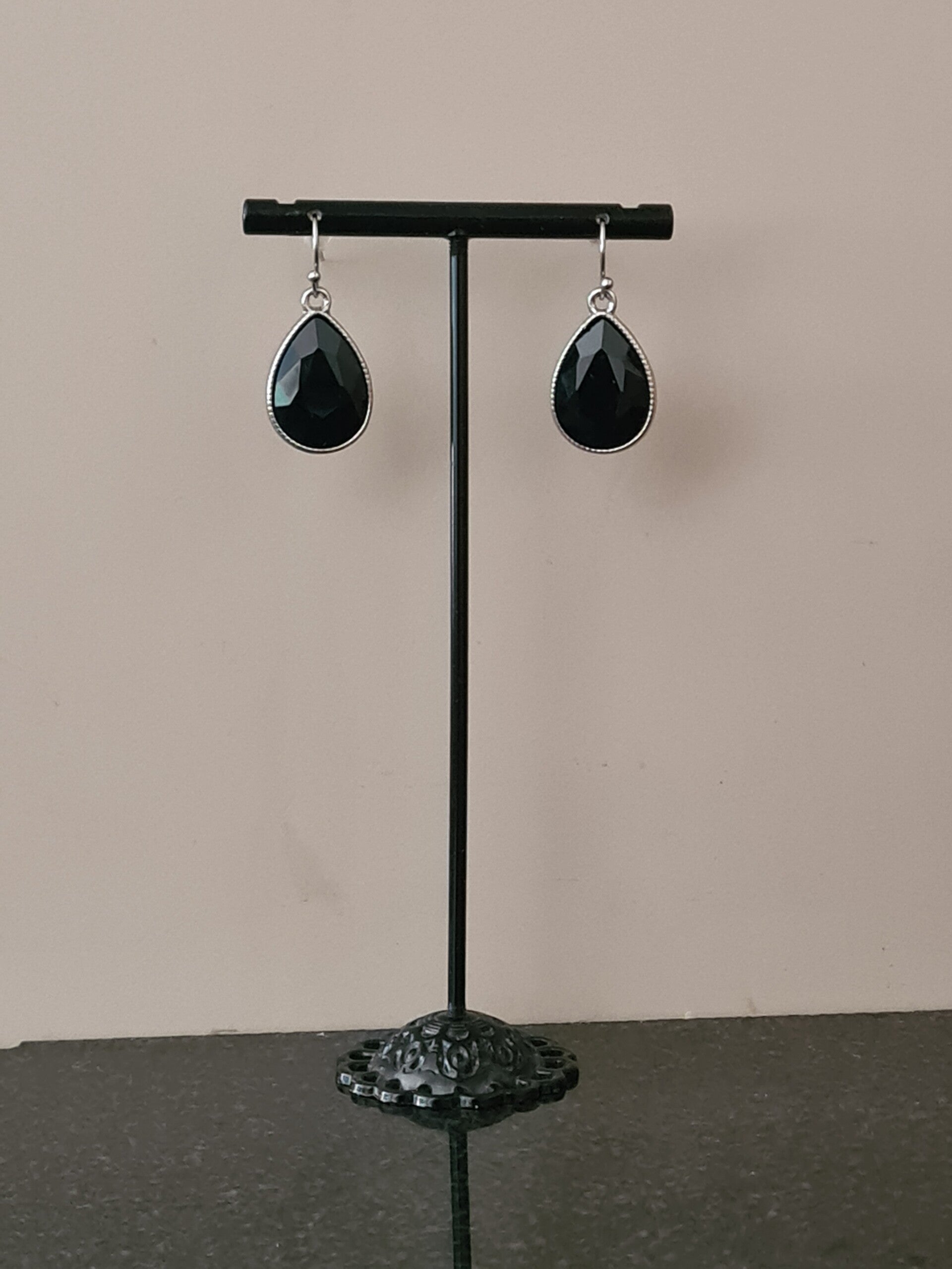 Midnight Teardrop Oorbellen