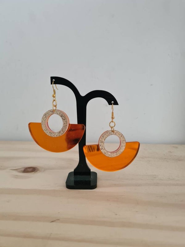 Statement oorbellen – oranje & goud