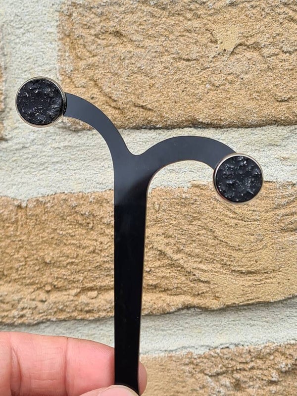 Zwarte oorstekers zilver – subtiel & elegant