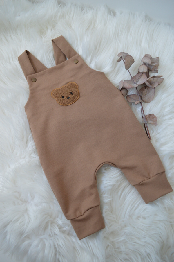 Latzhose mit Bärchen Patch