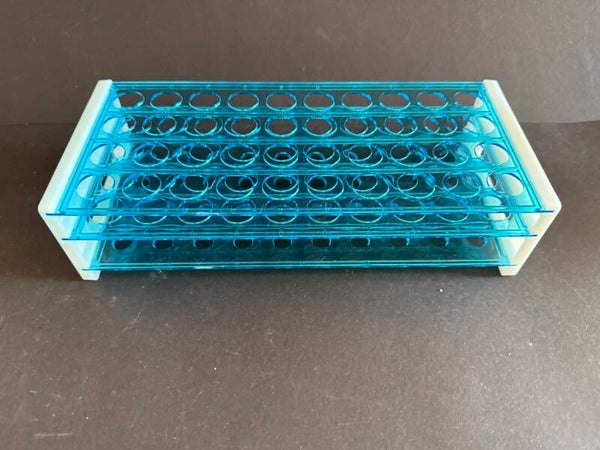 Reagenzglasgestelle aus blauem Kunststoff