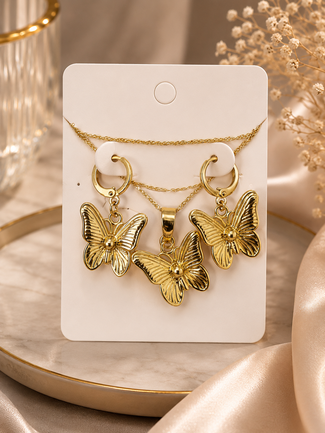 Cadena y aretes