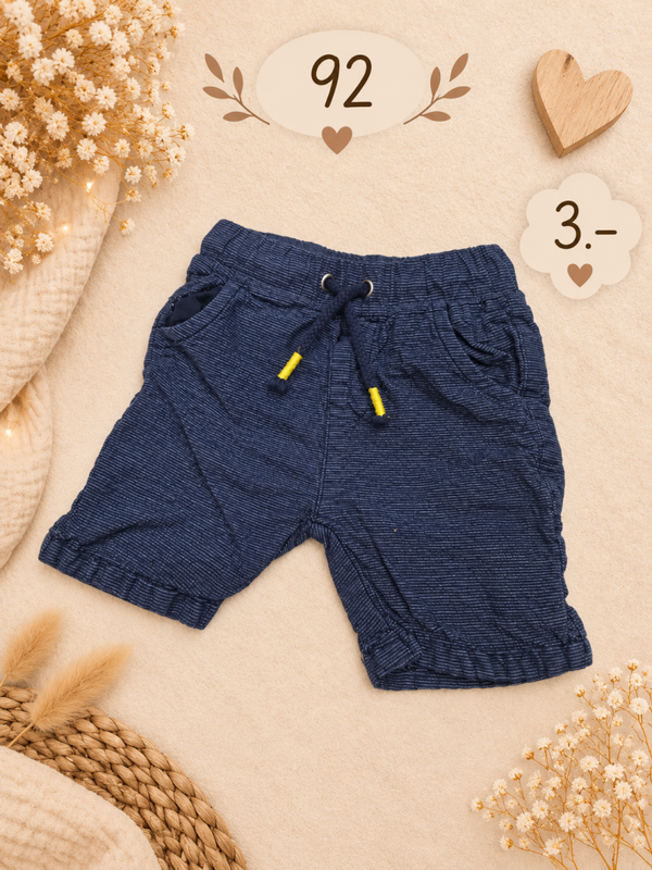 Blaue Shorts 92