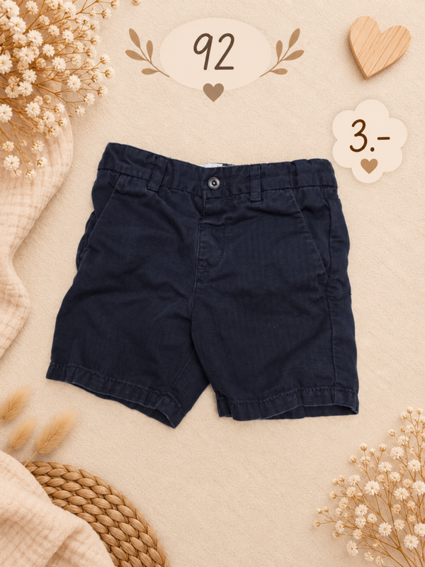 Blaue Shorts 92