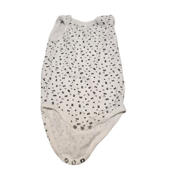 Babybody Ärmellos dreieck weiss 62/68