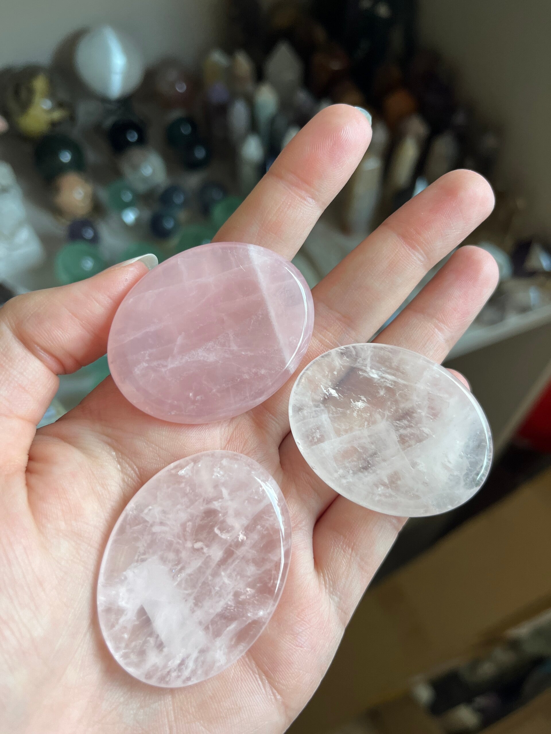 Rozenkwarts worry stone
